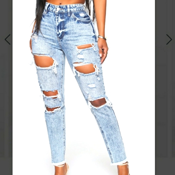 Fashion Nova Distressed Mom Jeans Denim Size9 - Picture 1 of 2